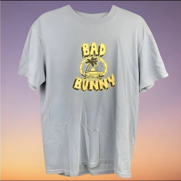 Bad Bunny World's Hottest
Tour 2022 Official Merchandise.  Small. 100% cotton. - Picture 5 of 7